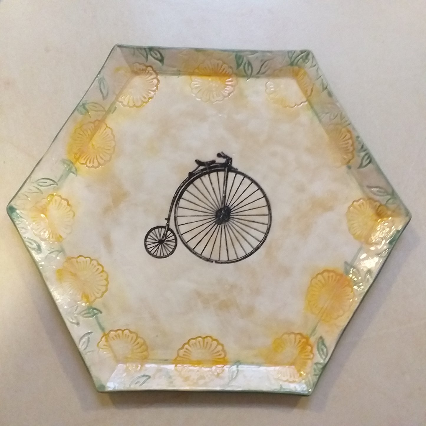 Plate ceramic 25cm, six sided snack or dinner plate.